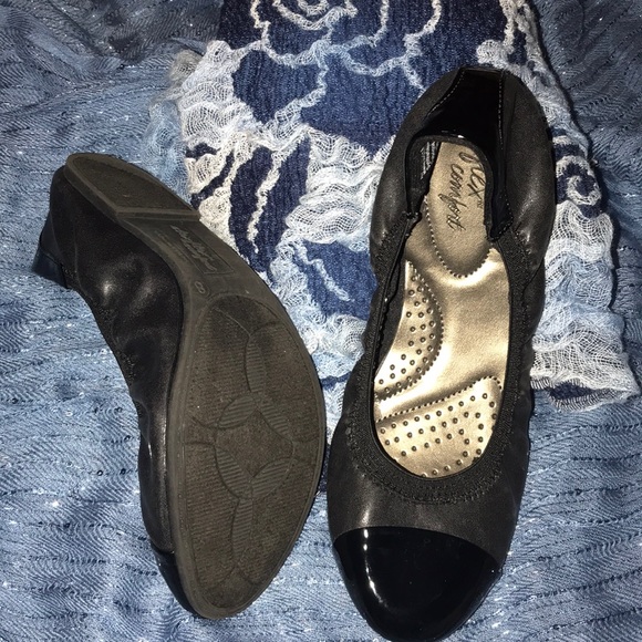 Shoes - FINAL PRICE DROP 🔻Dexiflex Comfort flat